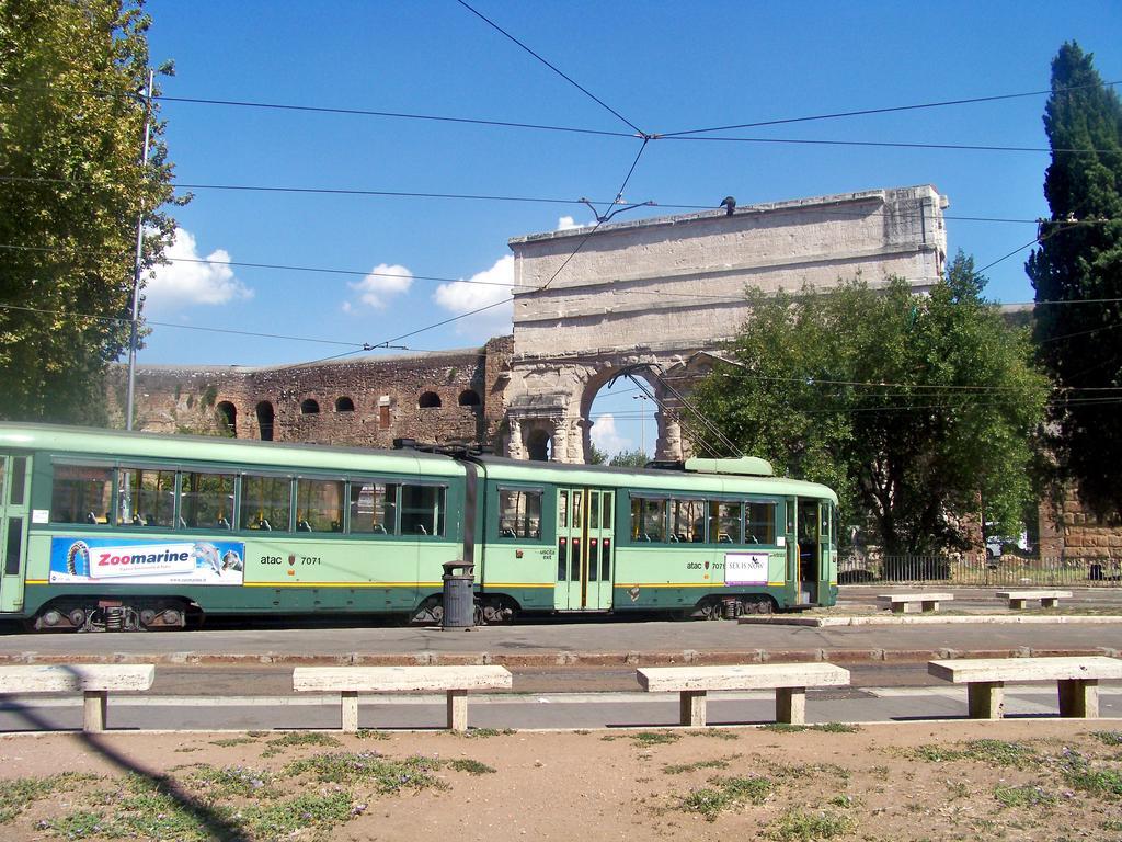 Domus Sessoriana Bed & Breakfast Rome Bagian luar foto