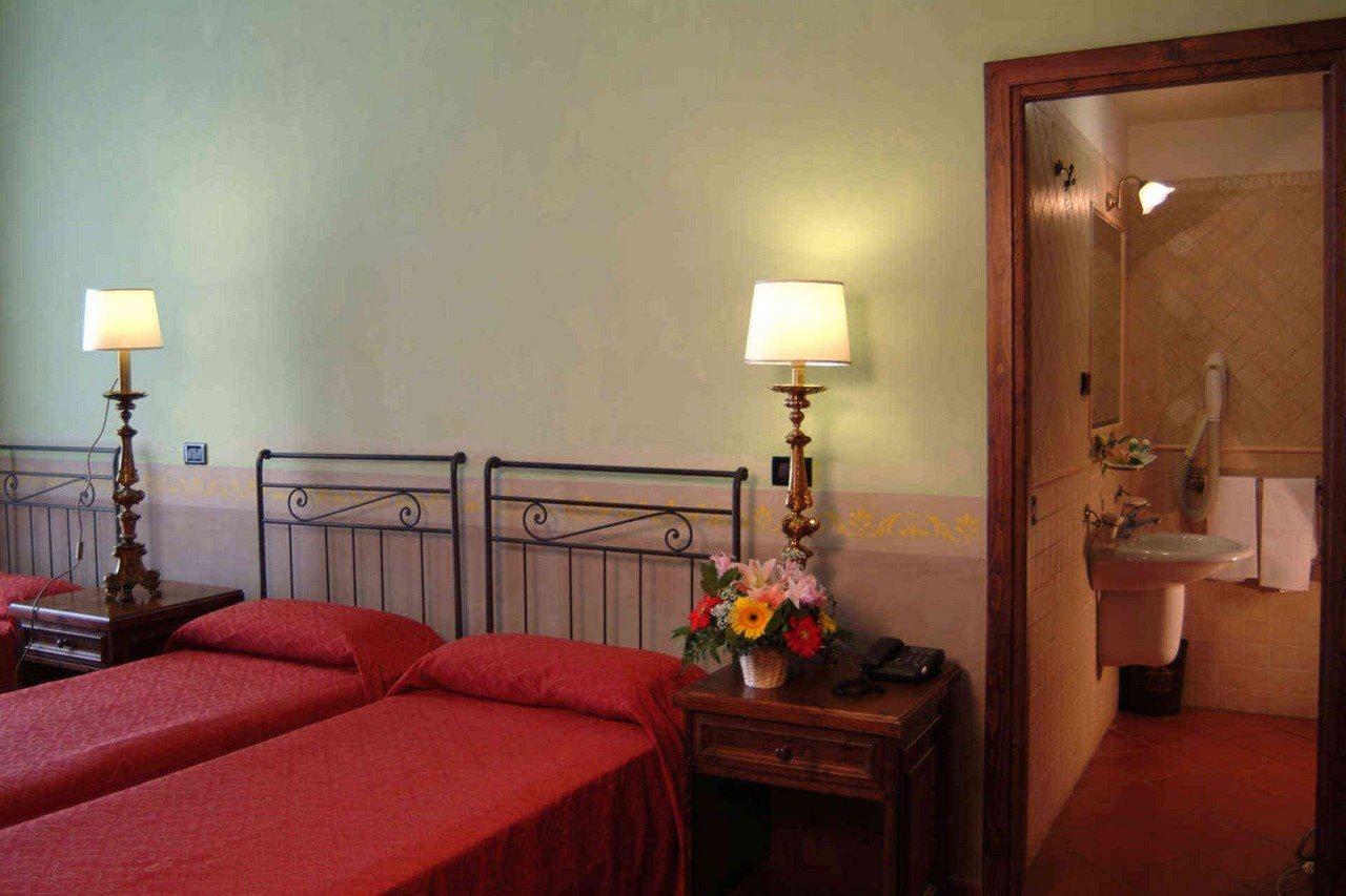 Domus Sessoriana Bed & Breakfast Rome Bagian luar foto