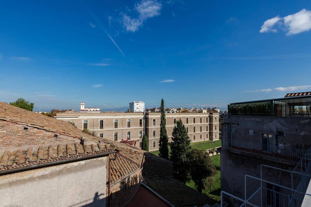 Domus Sessoriana Bed & Breakfast Rome Bagian luar foto