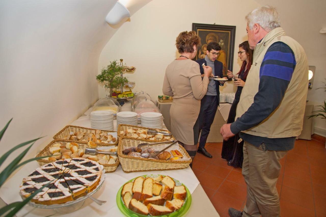 Domus Sessoriana Bed & Breakfast Rome Bagian luar foto