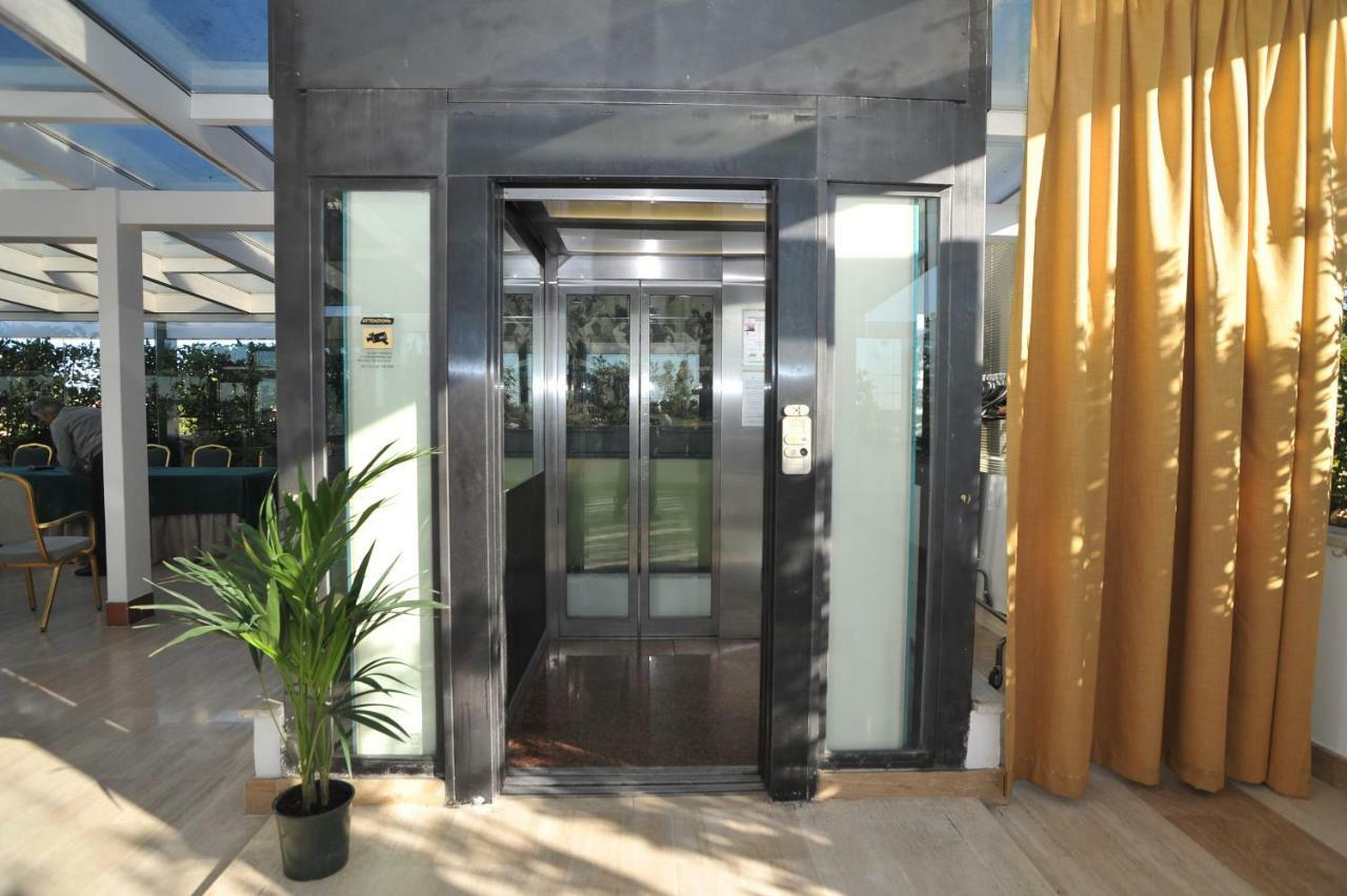 Domus Sessoriana Bed & Breakfast Rome Bagian luar foto