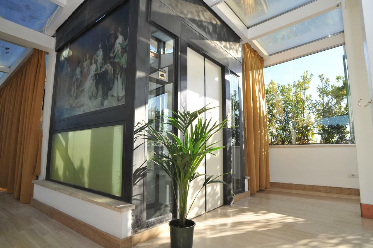 Domus Sessoriana Bed & Breakfast Rome Bagian luar foto