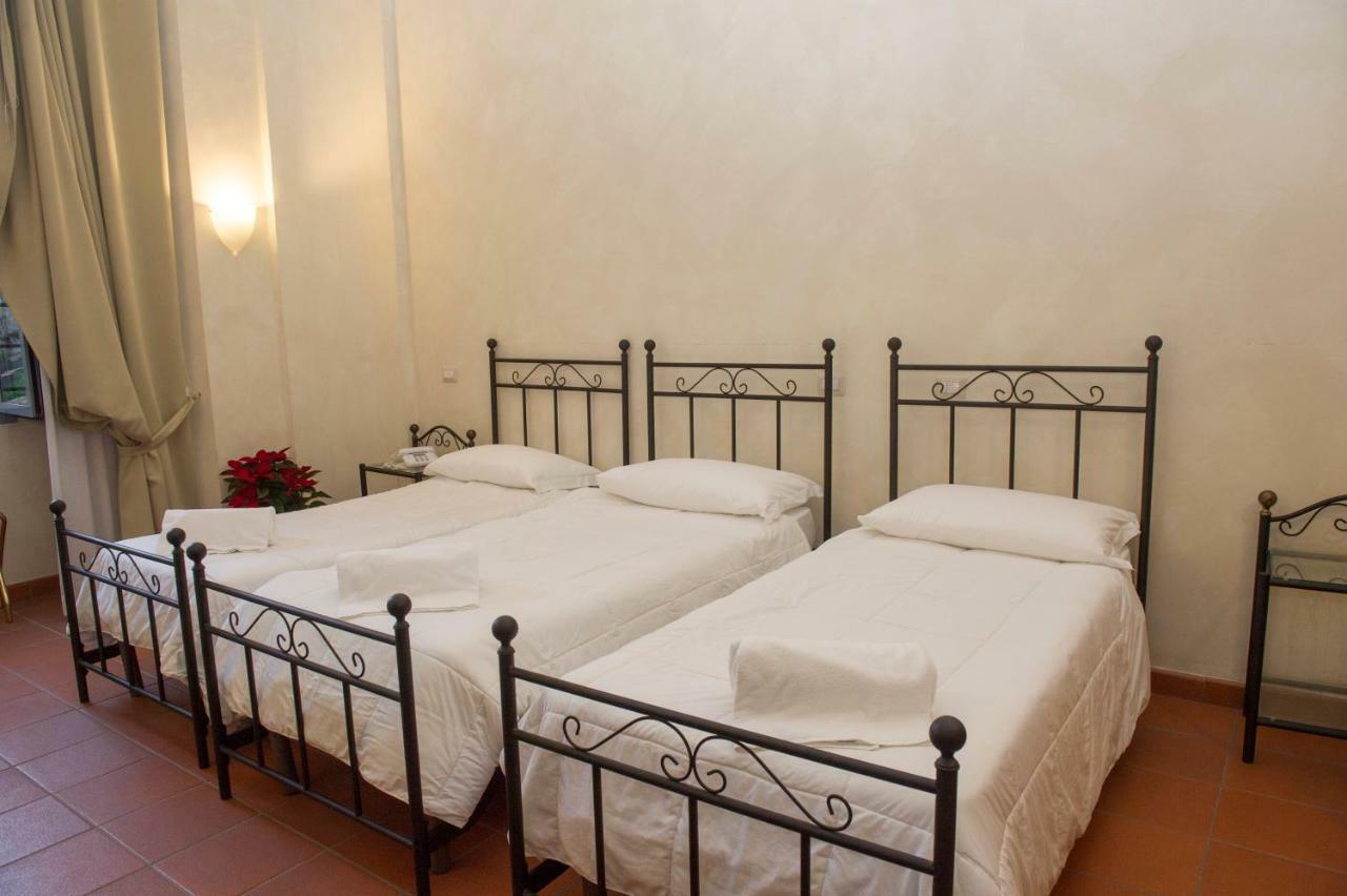 Domus Sessoriana Bed & Breakfast Rome Bagian luar foto